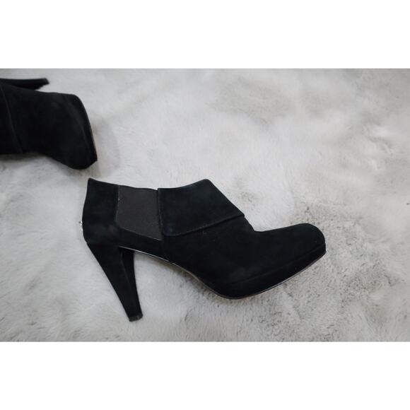 Adrienne Vittadini size 9.5 black closed toe heels. - Picture 7 of 8